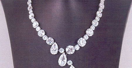 Skradziono diamentowy naszyjnik wart 1,2 mln euro