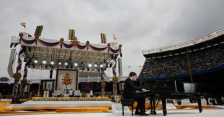 Papież odprawia mszę na nowojorskim stadionie Yankees