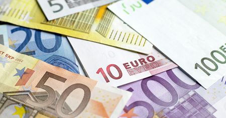 Wprowadzenie euro możliwe bez zmiany konstytucji?