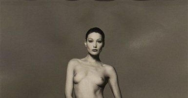 Naga Carla Bruni sprzedana!