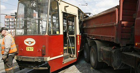 42 osoby zginęły, 689 rannych w wypadkach na drogach