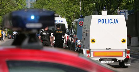 Ulica zamknięta w centrum Warszawy - policyjny robot usunął tajemniczą paczkę
