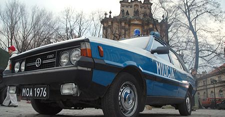 Policja żegna się z polonezami