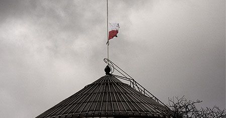 Minuta ciszy w hołdzie ofiarom katastrofy