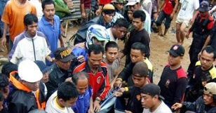 Powódź w Indonezji zmyła most