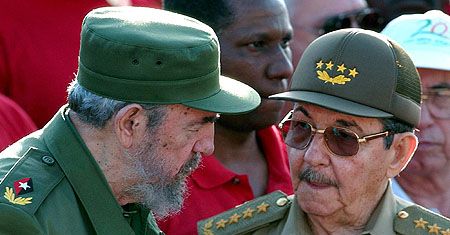 "Komunizm przetrwa dymisję Fidela Castro"