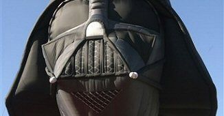 Lord Vader unosił się nad Brukselą