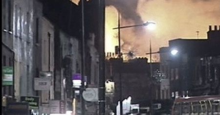 Płonie targowisko Camden na północy Londynu