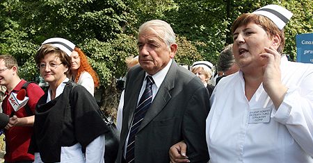 Pielęgniarki do Religi: tysiąc zł i zamykamy miasteczko