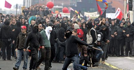 500 rannych podczas starć antyglobalistów z policją