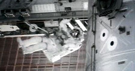 Astronauci wrócili ze spaceru