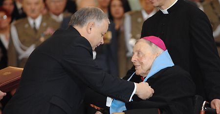 Prezydent wręczył odznaczenia zasłużonym dla Polski
