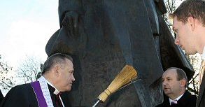 Odsłonięto pomnik Romana Dmowskiego