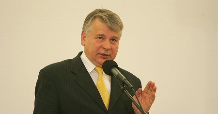 Borusewicz: to nie lustracja, to tylko ujawnianie akt SB