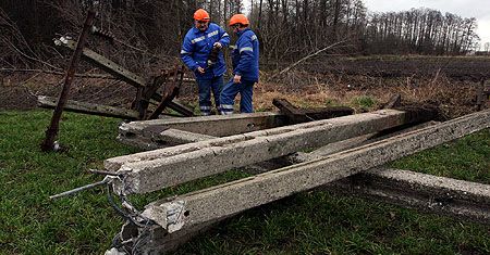 Wichury szaleją, tysiące ludzi bez prądu