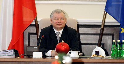 Premier na ostrym politycznym zakręcie