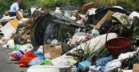 Wielkie sprzątanie tysięcy ton śmieci z ulic Neapolu