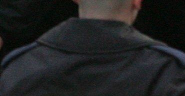 Przestępcy rzucali w policjantów komputerem
