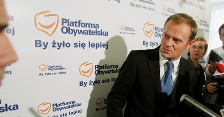 Sondaż: Tusk przegra obie debaty