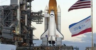 Gigantyczny pająk zaatakował prom kosmiczny Atlantis