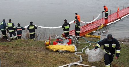 Z powierzchni Wisły zebrano tylko 15% oleju opałowego