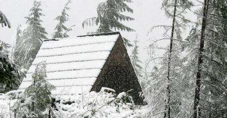 W Tatrach cały czas sypie śnieg