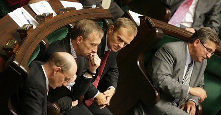 Sondaż: Platforma wyraźnie przed PiS