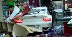 Wjechała do sklepu 911-ką, bo pomyliła hamulec z gazem