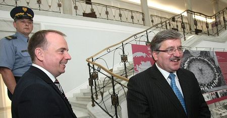 Rzecznik marszałka chwiał się na pogrzebie - stracił pracę