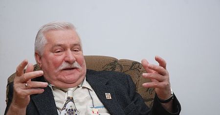 "J.Kaczyński gra na paranoików i innych popaprańców"