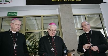 Episkopat przypomniał abp. Paetzowi o jego statusie