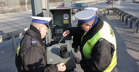 Z poboczy znikną atrapy fotoradarów - "były parodią"