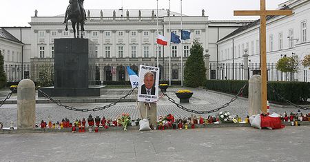 Zapadła decyzja ws. krzyża sprzed Pałacu Prezydenckiego