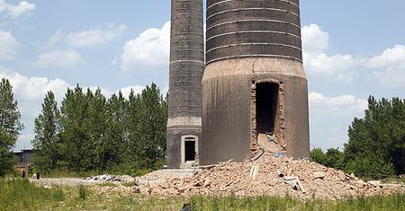 Prokuratura bada sprawę wypadku przy rozbiórce komina