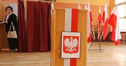 Który z kandydatów opowiada się za płatnymi stażami i praktykami?