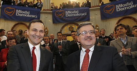 Prezydencki wyścig: prawybory Sikorskiemu nie służą