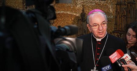 Episkopat: ustąpcie, uszanujcie decyzję o pogrzebie