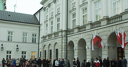 Uwaga na kieszonkowców przed Pałacem Prezydenckim