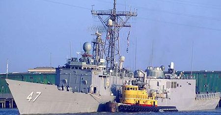 Strzelanina na Oceanie Indyjskim; statek piratów zatonął