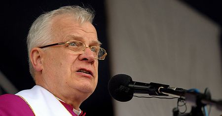"Współczesny świat stara się wyeliminować krzyż"