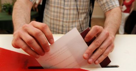 Polacy ruszyli do urn - lokale wyborcze otwarte bez zakłóceń