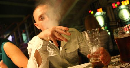 Właściciele "klubów palacza" stracą koncesję na alkohol