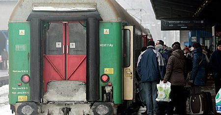 Dantejskie sceny na kolei - wskakiwali przez okna do pociągów