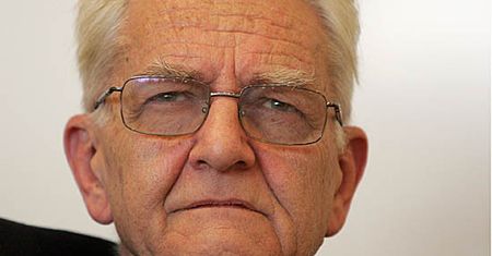 "Spór o krzyż to kompromitacja katolików"