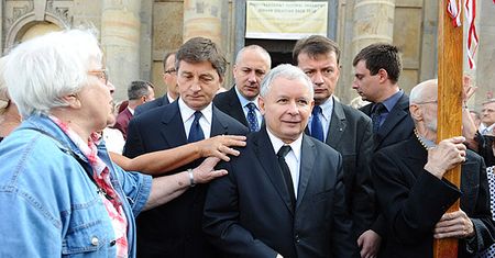 Prezes PiS chce konsultacji ws. pomnika L. Kaczyńskiego