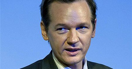 Założyciel WikiLeaks podejrzany... przez kilka godzin