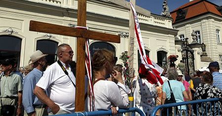 Usuną obrońców krzyża? "Nie chcemy siłowych rozwiązań"