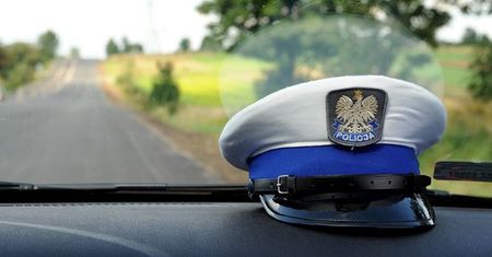 Zaatakował policjanta...łopatą