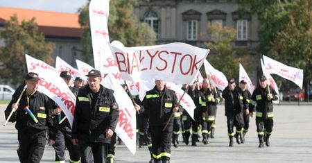 W Warszawie wrze - mundurowi atakują Tuska