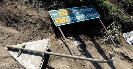 Rząd robi wszystko, by spowolnić wypłaty dla powodzian?